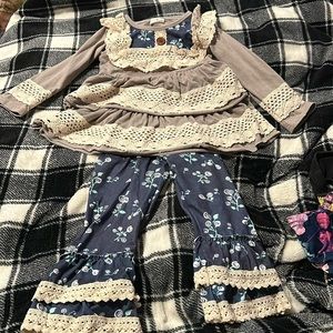 Boutique 2t outfit never worn